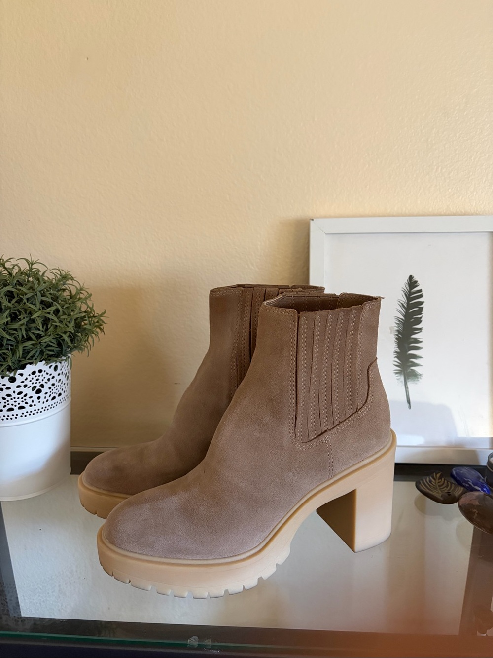 Dolce Vita Suede Platform Ankle Chelsea Boots Taupe Size 8